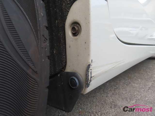 2012 Toyota PRIUS α CN G24-E81 Sub7